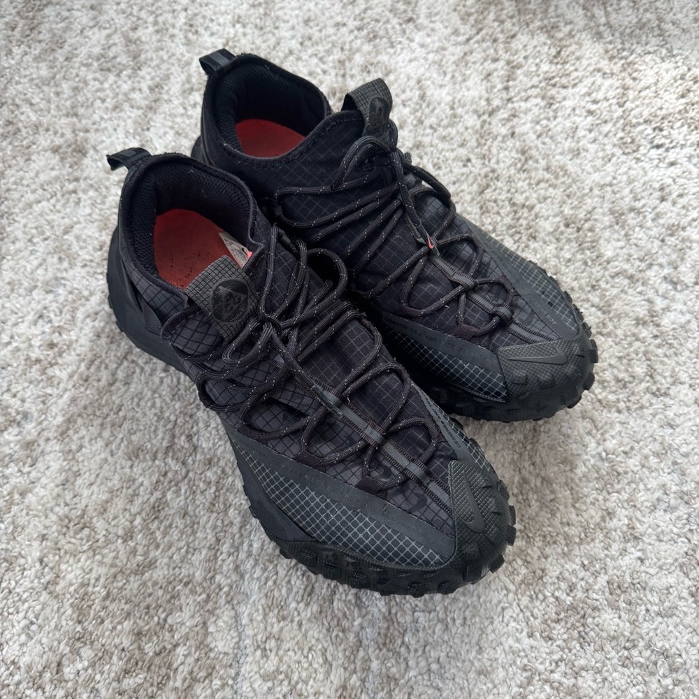 Nike Men's ACG Mountain Fly Low (Anthracite)